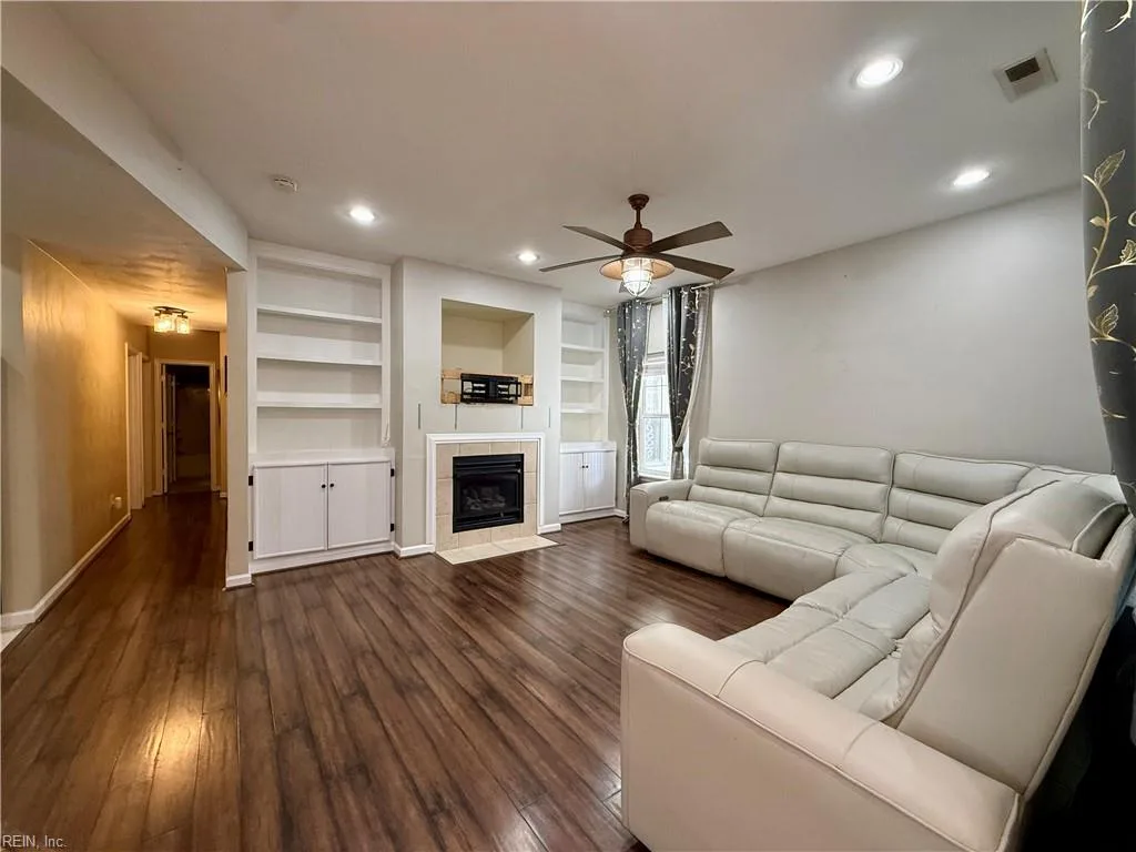 400 Coastal Walk PL #105, VIRGINIABEACH VA 23451 - Photo 4