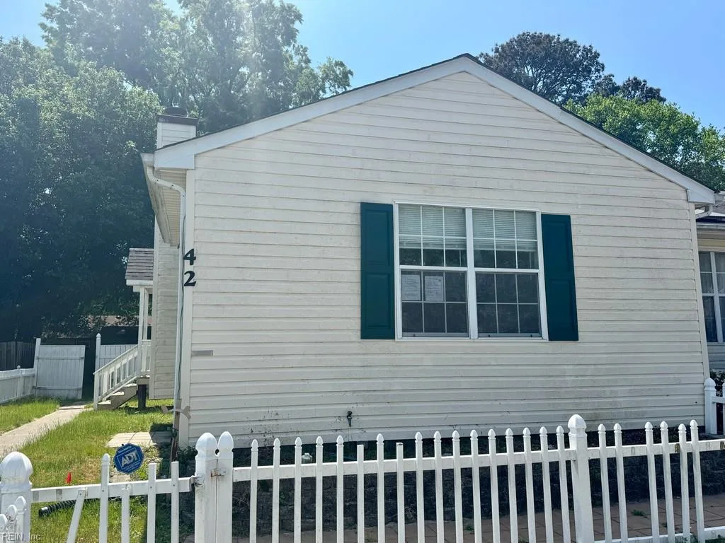 42 Cooper DR, PORTSMOUTH VA 23702