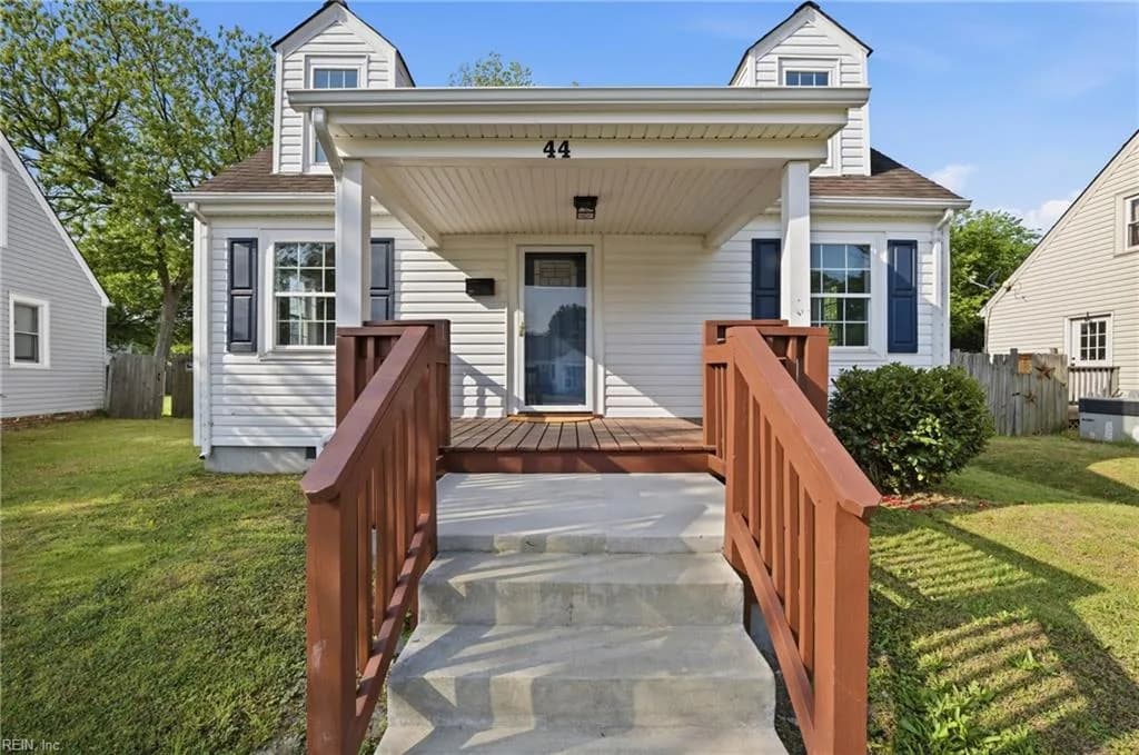 44 Henry ST, HAMPTON VA 23669 - Photo 4