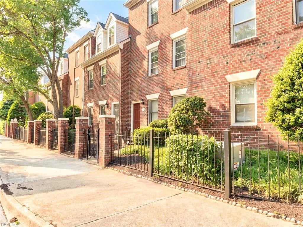 217 Eaton ST, Hampton — 1 bed Residential, 660 sqft