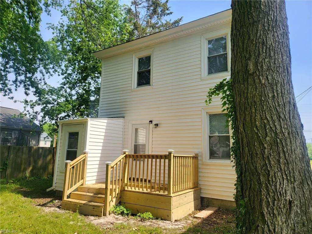 108 E Howard ST, HAMPTON VA 23663 - Photo 3