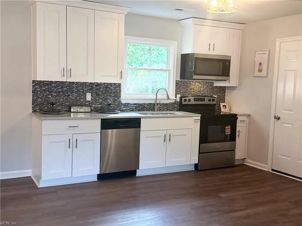 615 Gary LN, HAMPTON VA 23661 - Main photo