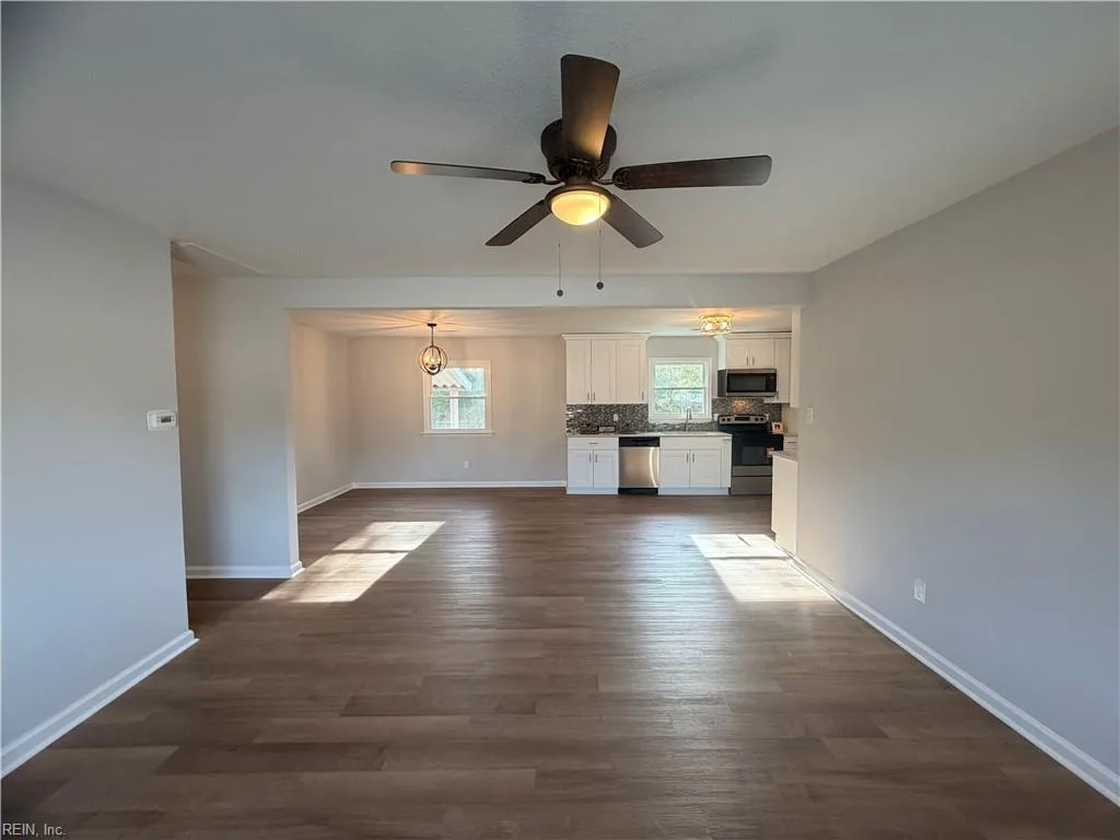 615 Gary LN, HAMPTON VA 23661 - Photo 4