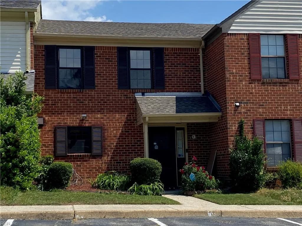 301 Civil CT #E, NEWPORTNEWS VA 23608 - Main photo