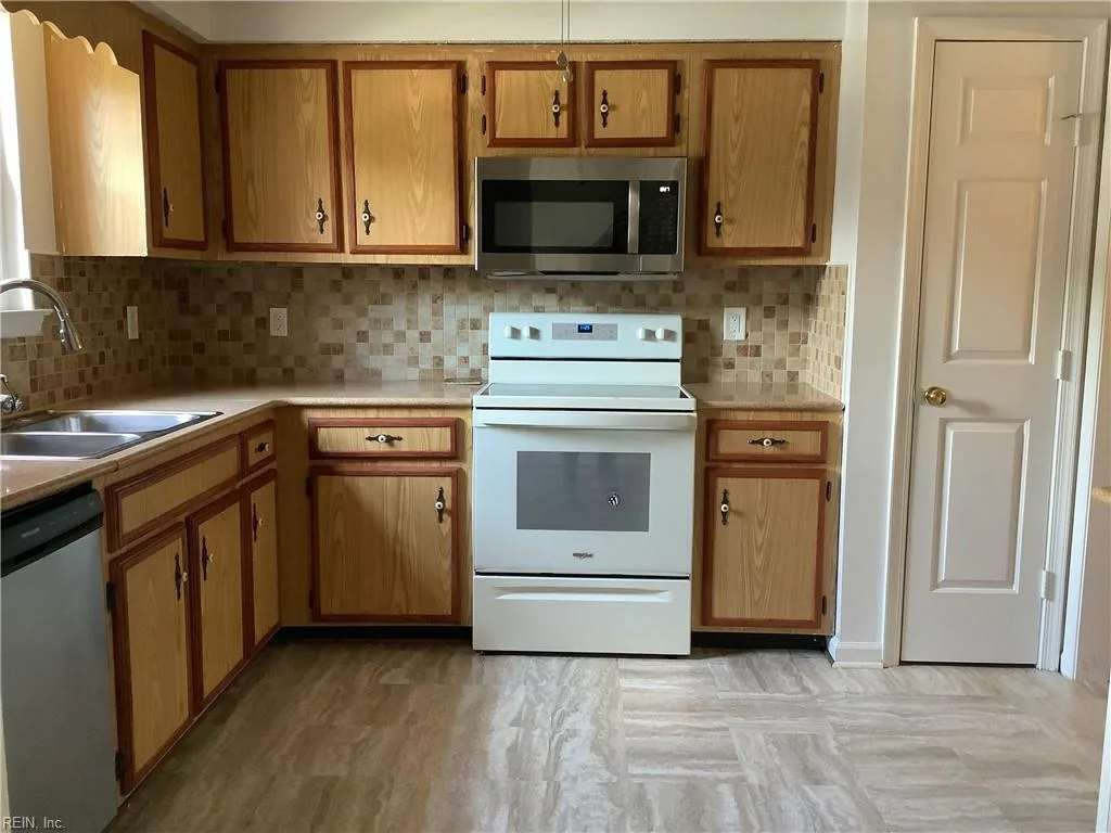 301 Civil CT #E, NEWPORTNEWS VA 23608 - Photo 5