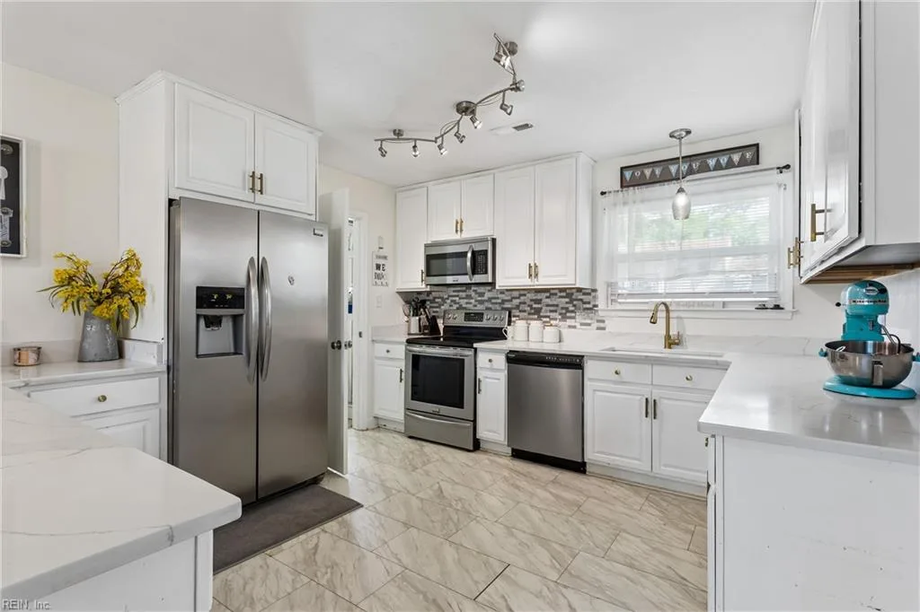 3409 Custer CT, HAMPTON VA 23666 - Photo 4