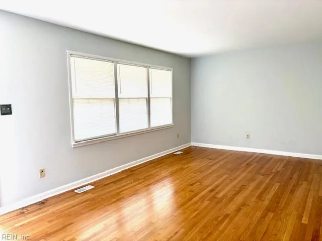 861 Cascade DR, NEWPORTNEWS VA 23608 - Photo 4