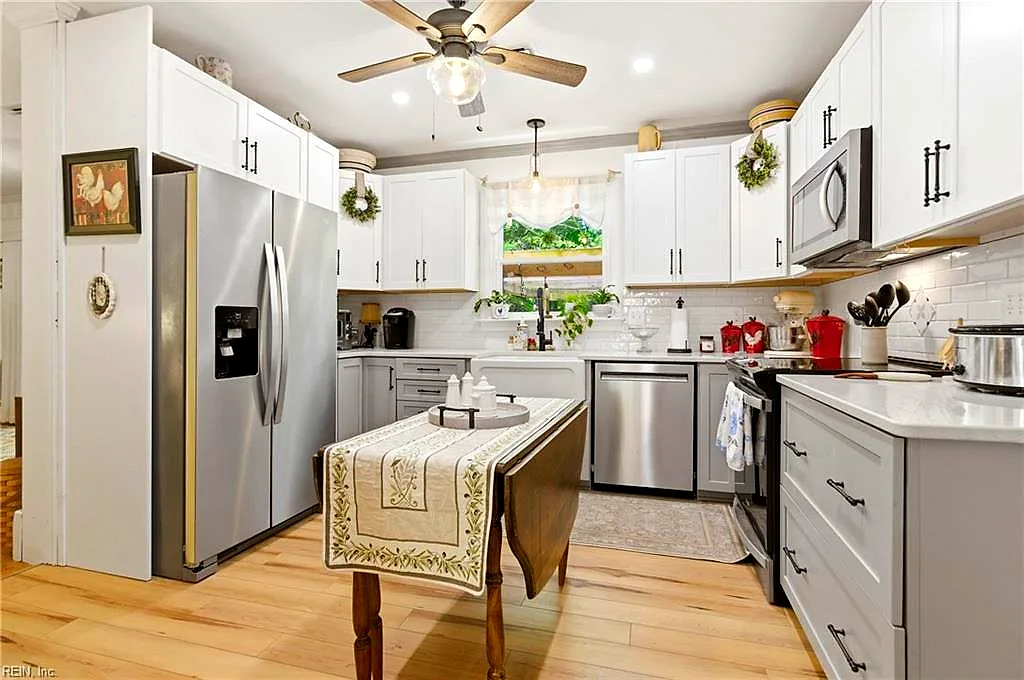 609 Azalea CT, Suffolk — 3 bed Residential, 1,696 sqft
