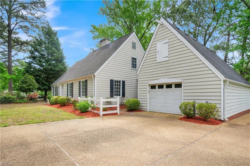202 Dawson DR, SEAFORD VA 23696 - Photo 5
