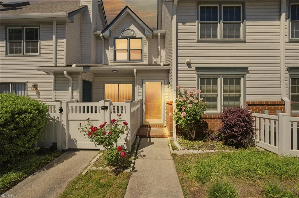 27 Tamarisk QUAY #D, Hampton — 2 bed Residential, 1,265 sqft
