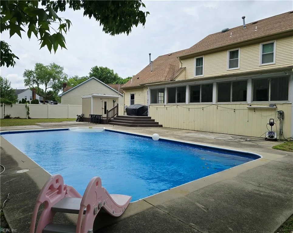 2113 Spinning Wheel CT, Virginia Beach — 4 bed Residential, 2,511 sqft