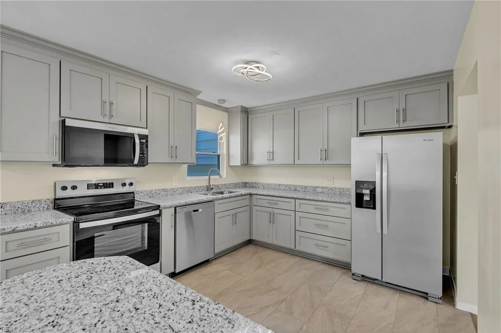 3404 Hardee CT, HAMPTON VA 23666 - Photo 3