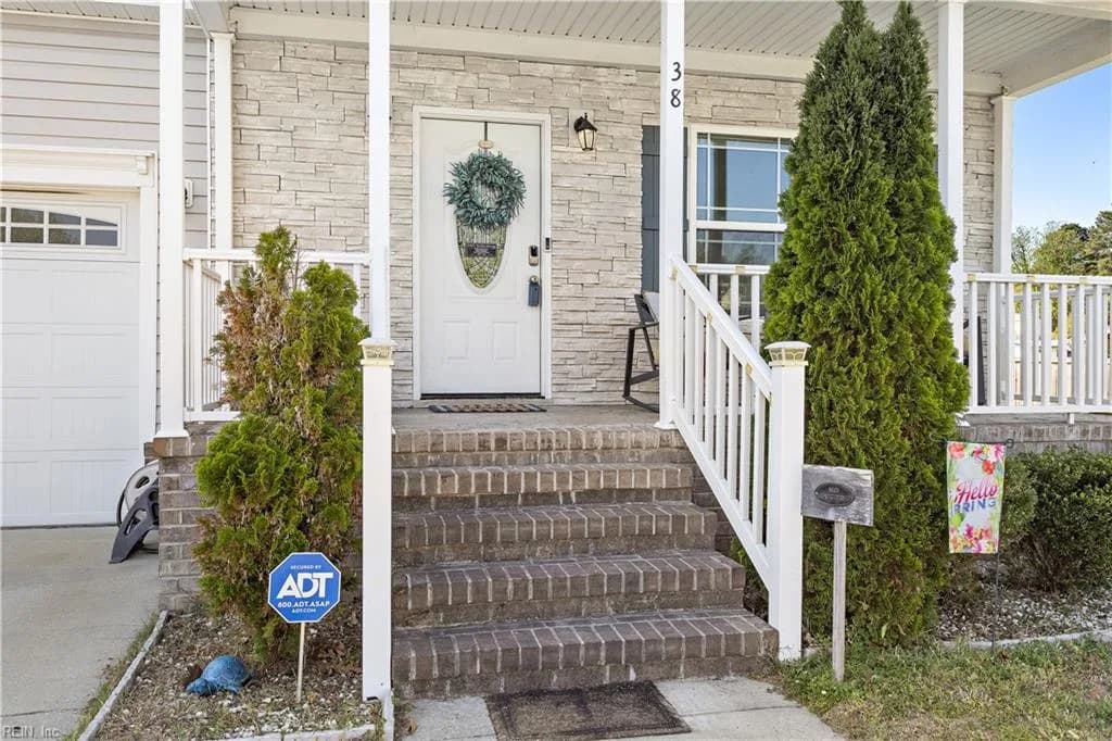 38 Thomas Nelson DR, HAMPTON VA 23666 - Photo 4