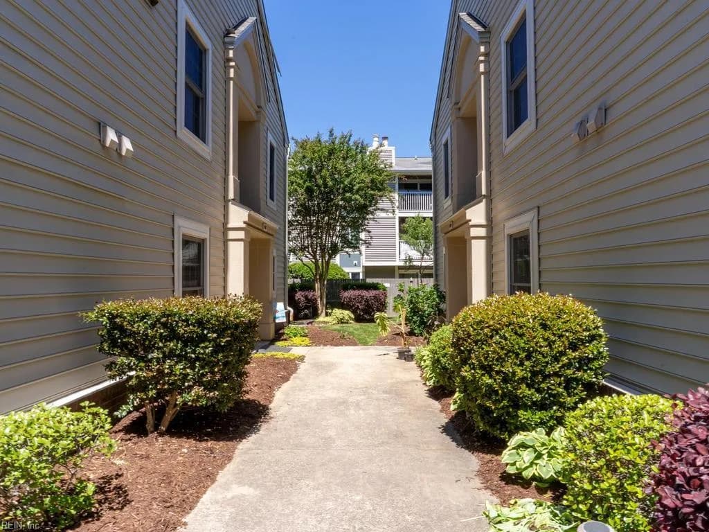 1067 Hanson WAY, VIRGINIABEACH VA 23454 - Photo 3