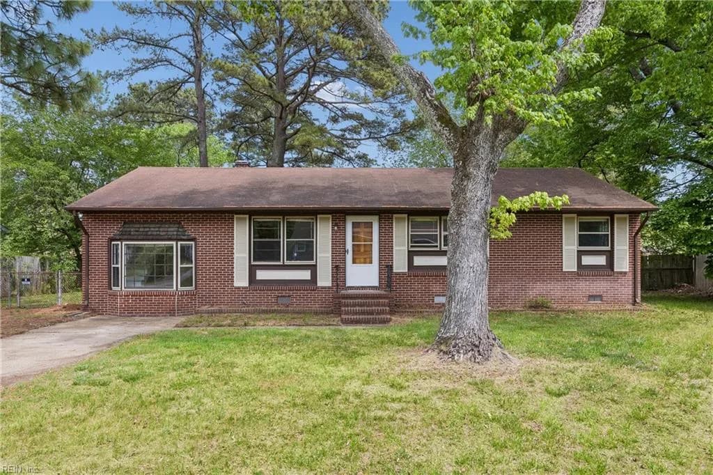 116 Bailey RD, YORKTOWN VA 23692 - Photo 2