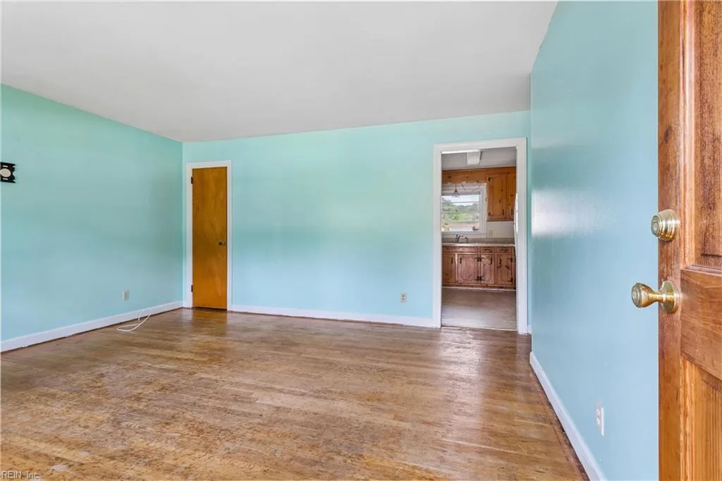 116 Bailey RD, YORKTOWN VA 23692 - Photo 5