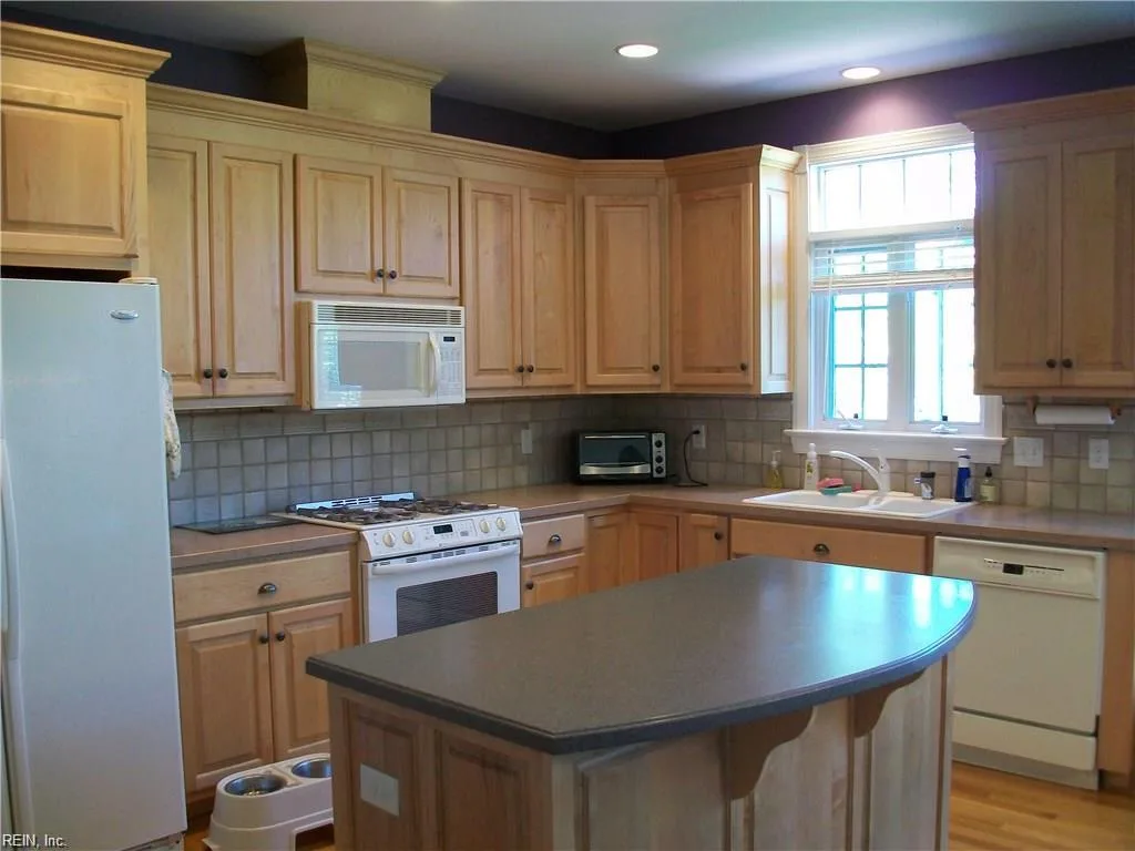102 Egret CT, YORKTOWN VA 23692 - Photo 4