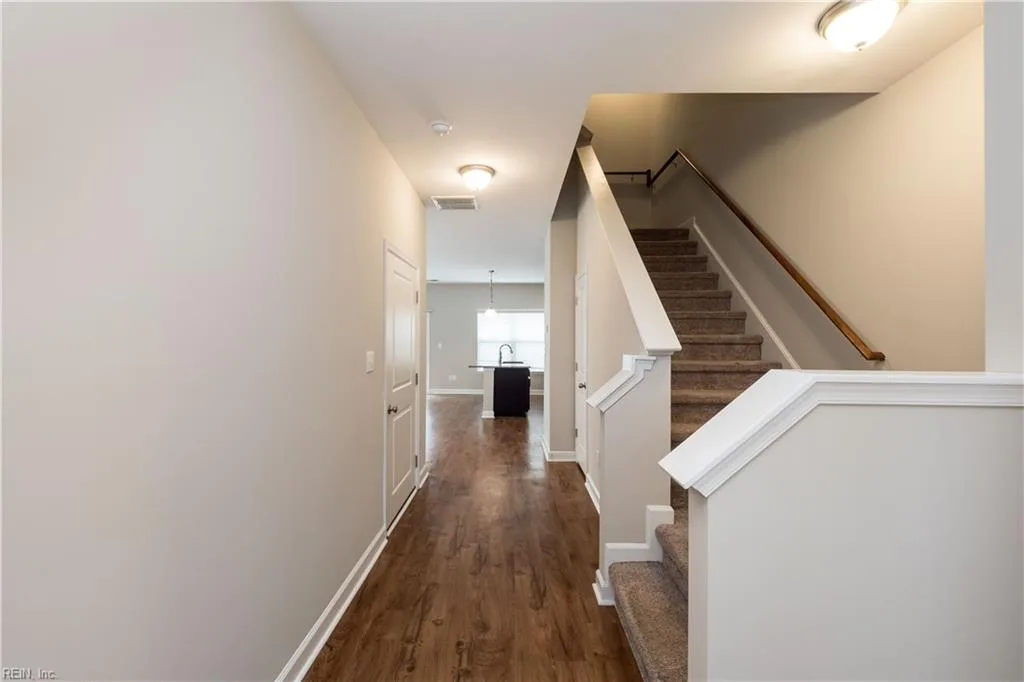 1109 Courage CT, VIRGINIABEACH VA 23451 - Photo 4
