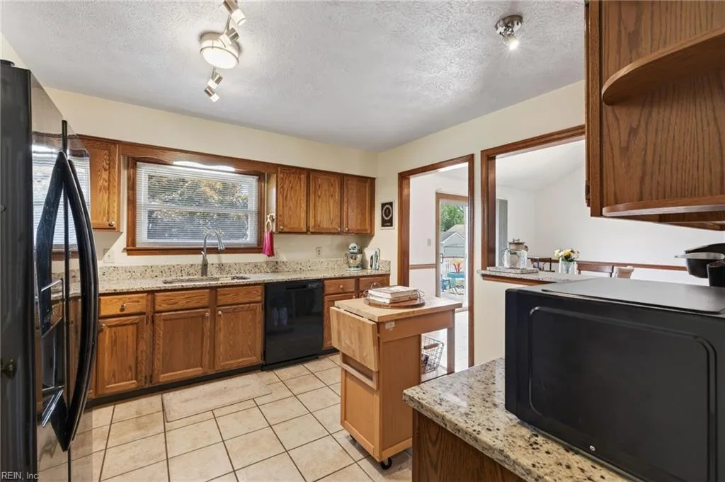 401 Cannon DR, CARROLLTON VA 23314 - Photo 4