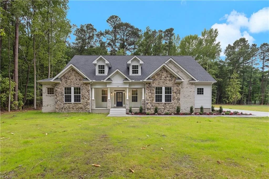 19 Grove AVE, SUFFOLK VA 23434