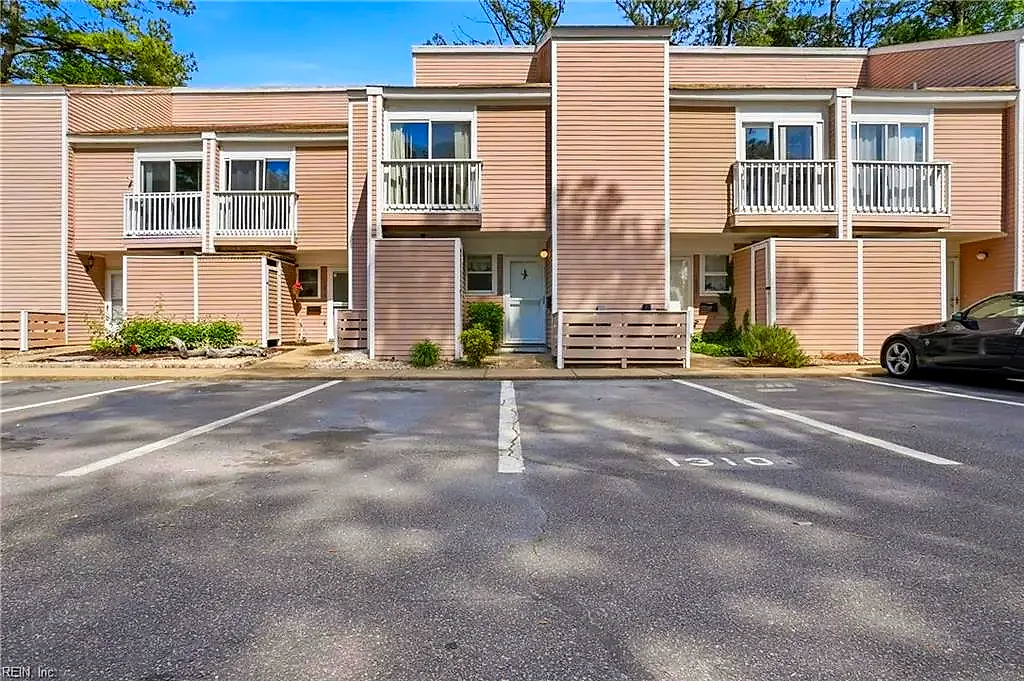 1310 Linkhorn CIR, VIRGINIA BEACH VA 23451