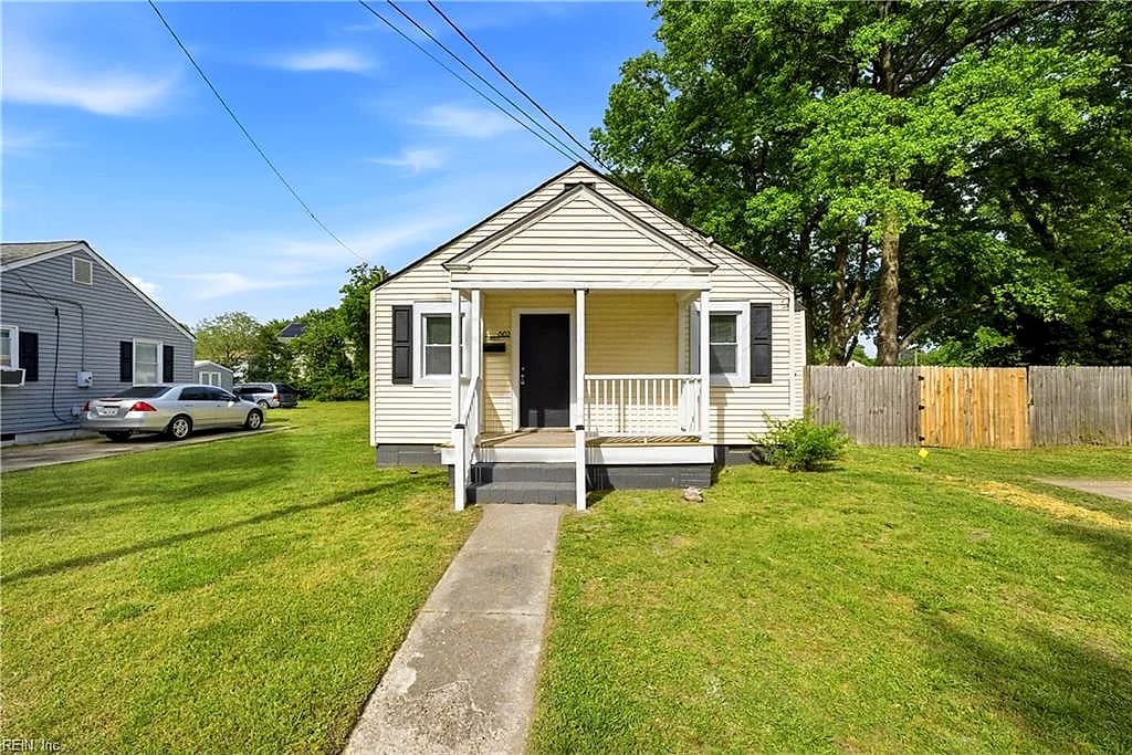 802 Smith ST, HAMPTON VA 23661 - Main photo