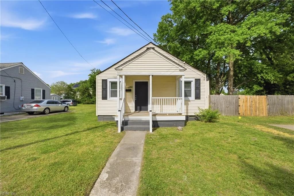 802 Smith ST, HAMPTON VA 23661 - Photo 2