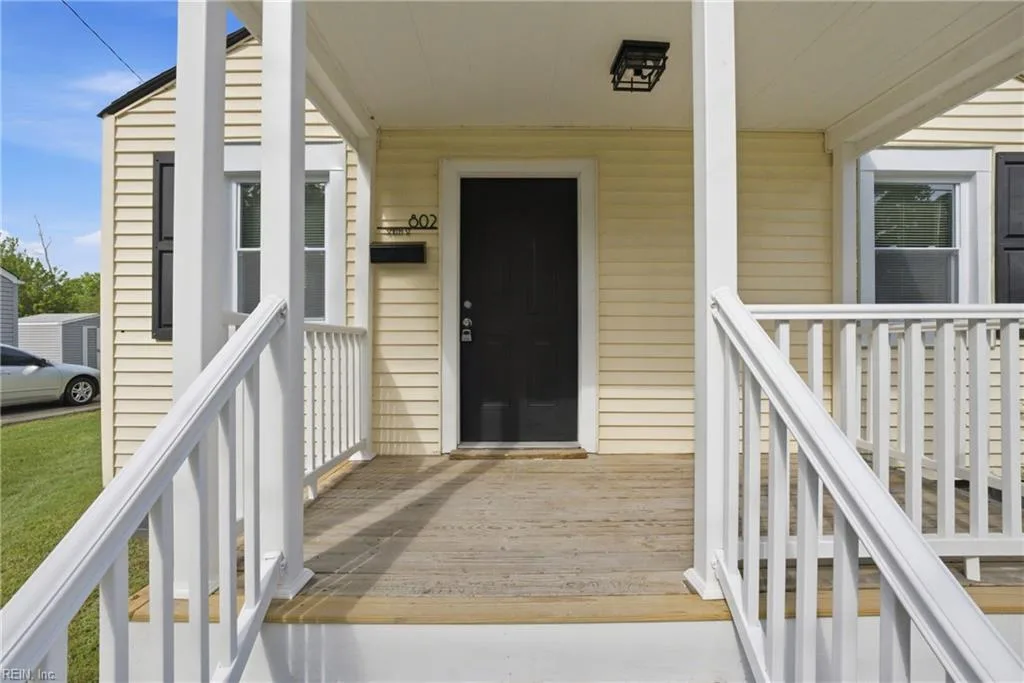 802 Smith ST, HAMPTON VA 23661 - Photo 4