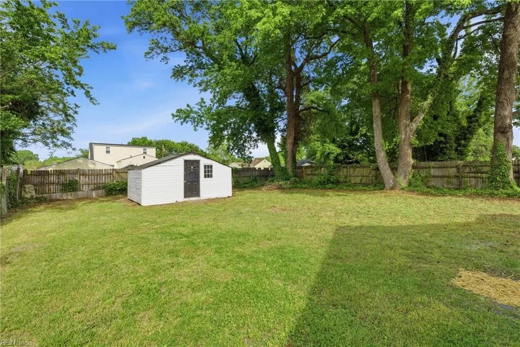 802 Smith ST, HAMPTON VA 23661 - Photo 5