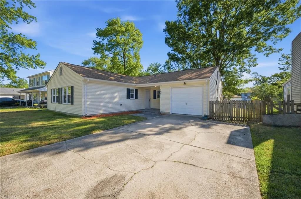 166 Fairmont DR, HAMPTON VA 23666 - Photo 3