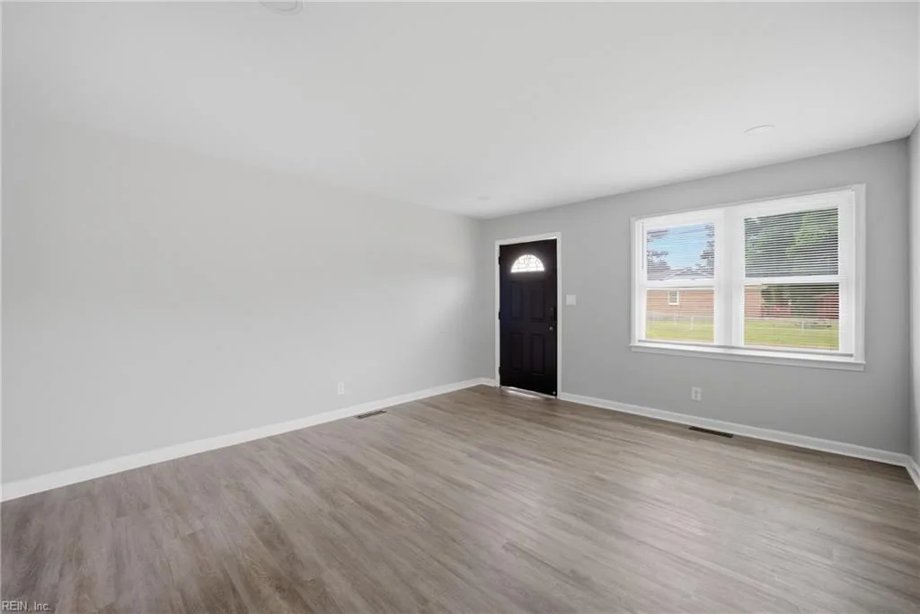 705 Warfield DR, PORTSMOUTH VA 23701 - Photo 5