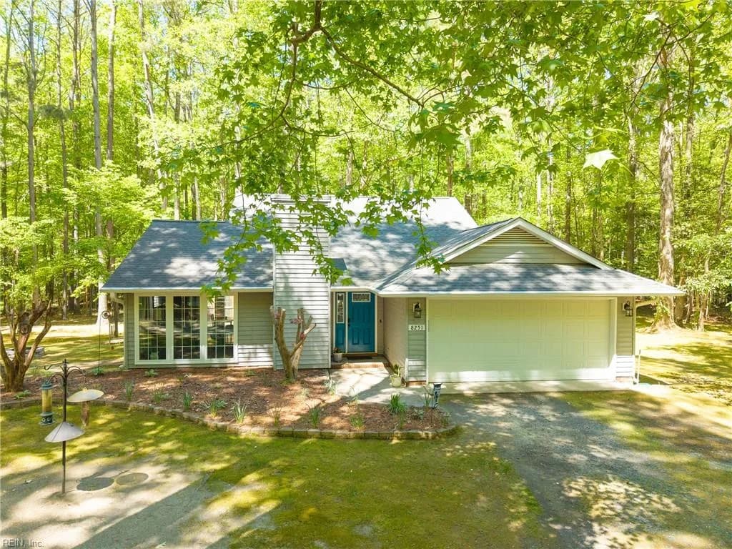 8251 Meandering LN, GLOUCESTER VA 23061 - Main photo