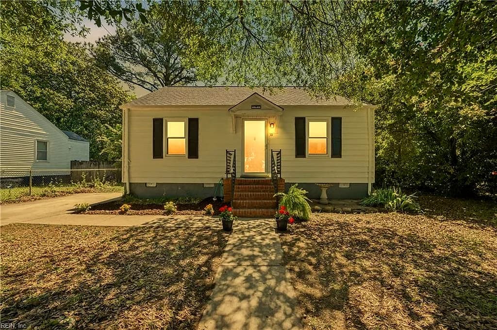 10 Brentwood DR, HAMPTON VA 23669 - Photo 2