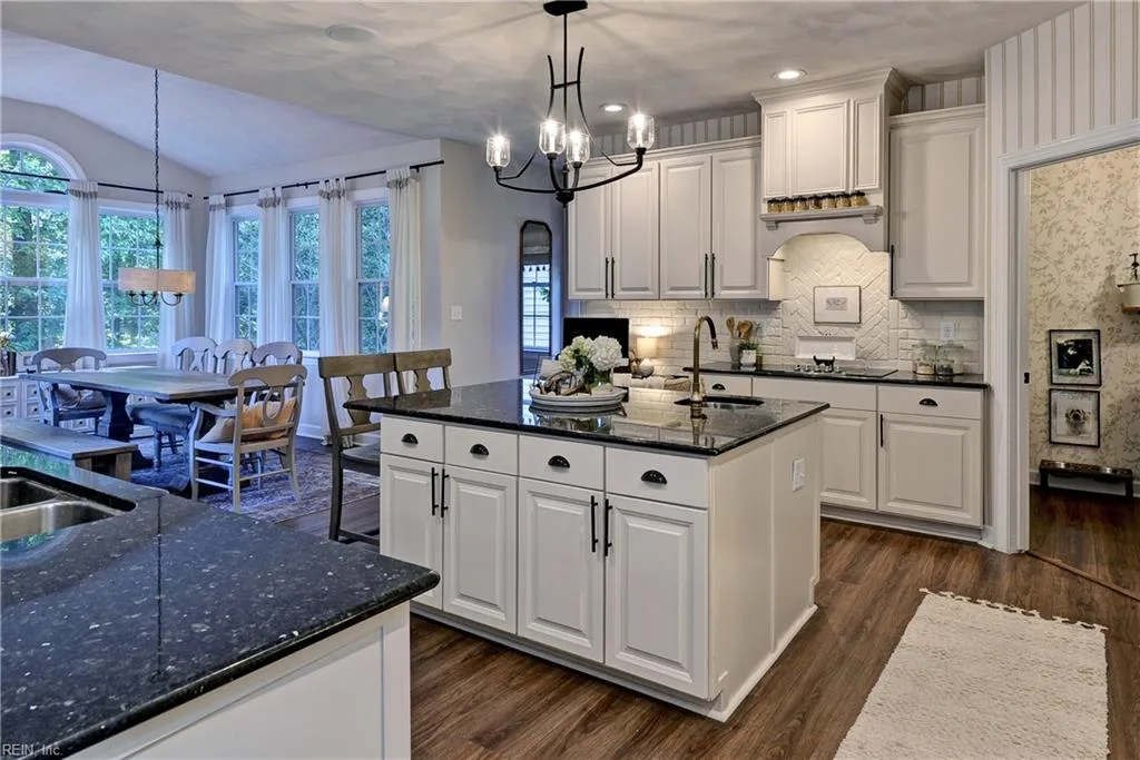 215 N Benjamin Howell ST, Williamsburg — 4 bed Residential, 3,670 sqft