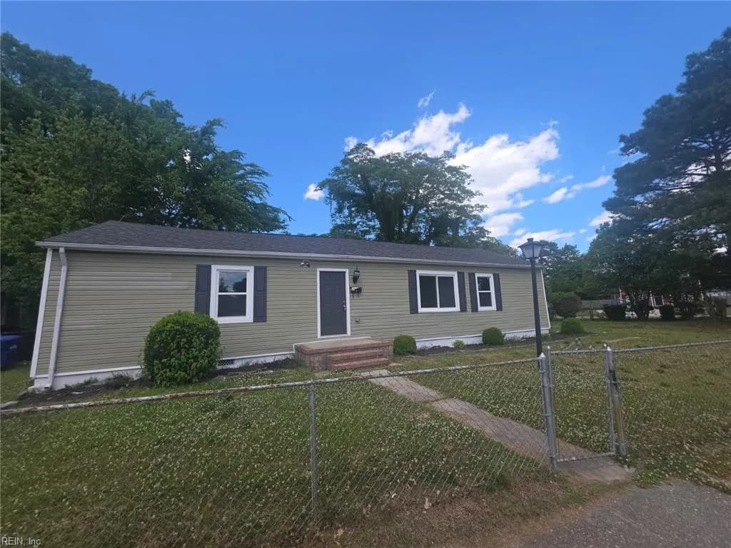 2 Carver CIR, PORTSMOUTH VA 23701 - Main photo