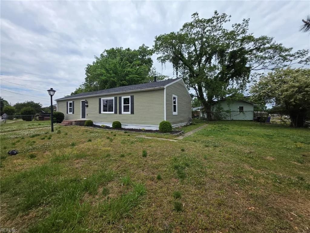 2 Carver CIR, PORTSMOUTH VA 23701 - Main photo