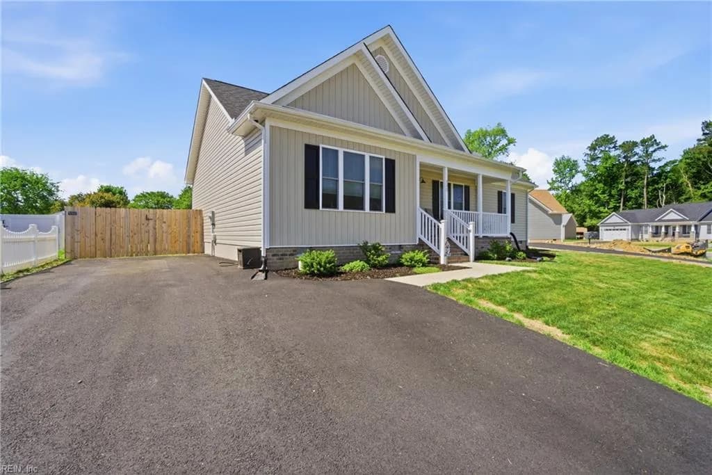 330 Pinecliffe DR, COLONIALHEIGHTS VA 23834 - Photo 3
