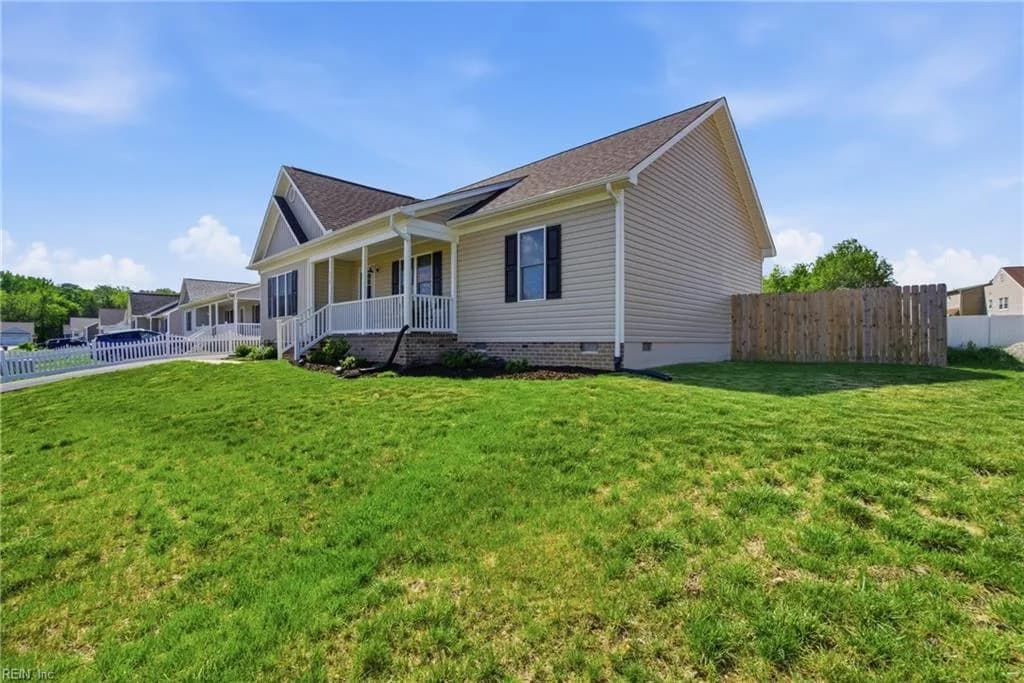 330 Pinecliffe DR, COLONIALHEIGHTS VA 23834 - Photo 5