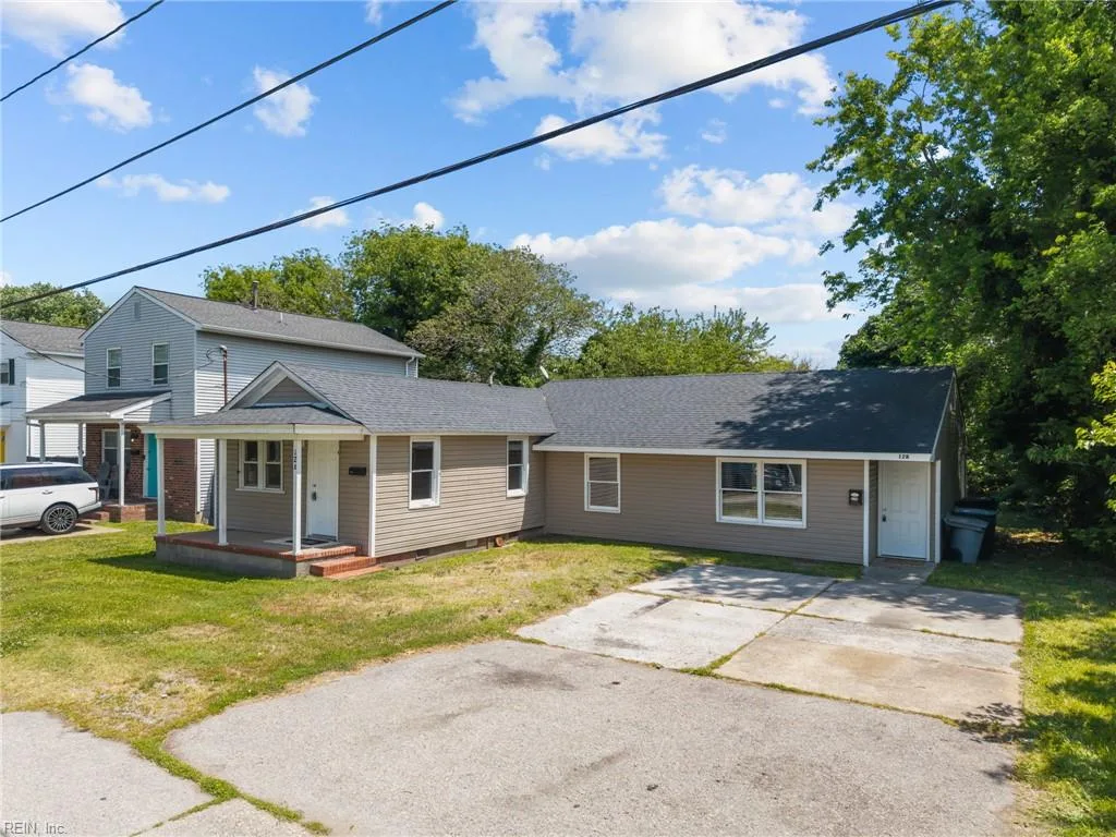 12 Tennis LN, Hampton — Multi Family Residential, 1,571 sqft