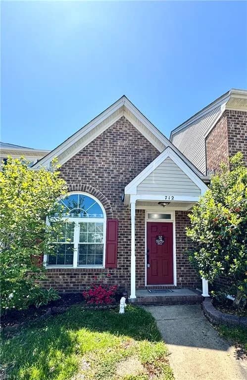 712 S Lake CIR, CHESAPEAKE VA 23322 - Main photo