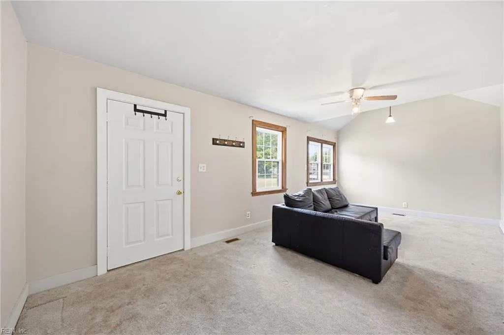 42 Davis AVE, NEWPORTNEWS VA 23601 - Photo 4