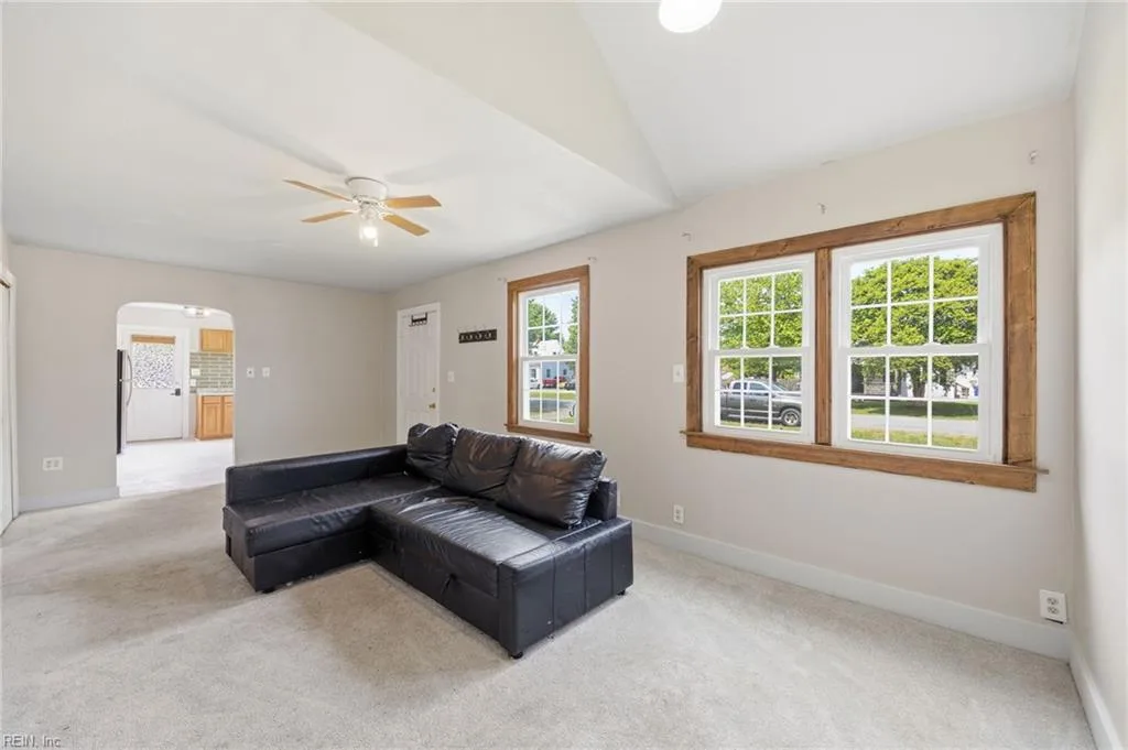42 Davis AVE, NEWPORTNEWS VA 23601 - Photo 5