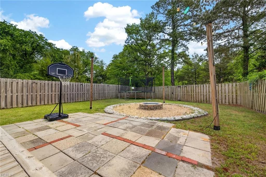 322 Snowberry LN, CHESAPEAKE VA 23320 - Main photo
