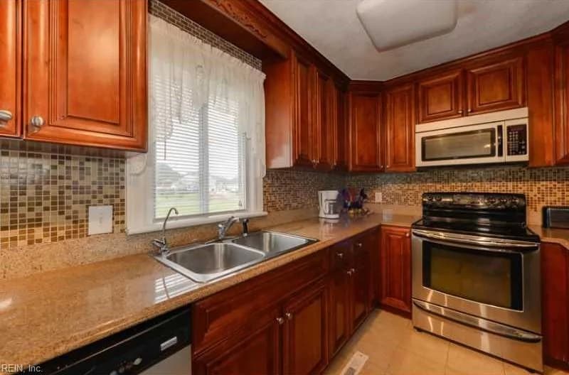 2027 Kilby LN, SUFFOLK VA 23434 - Photo 5