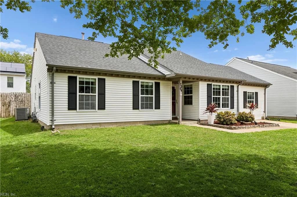 2004 Silver Lake DR, VIRGINIABEACH VA 23464 - Photo 3