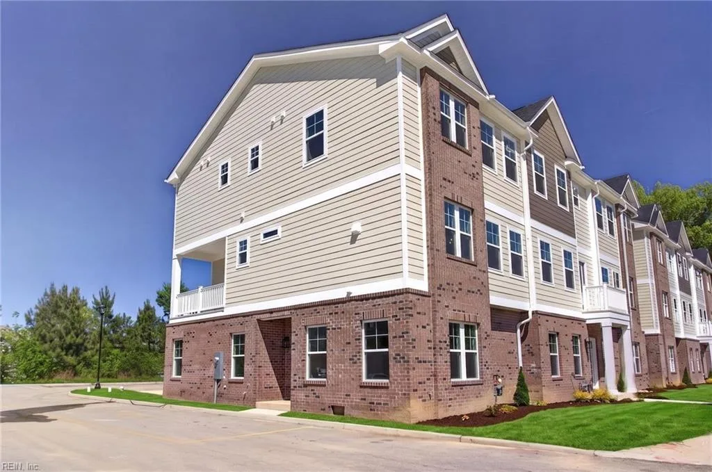 611 Commonwealth DR, YORKTOWN VA 23693