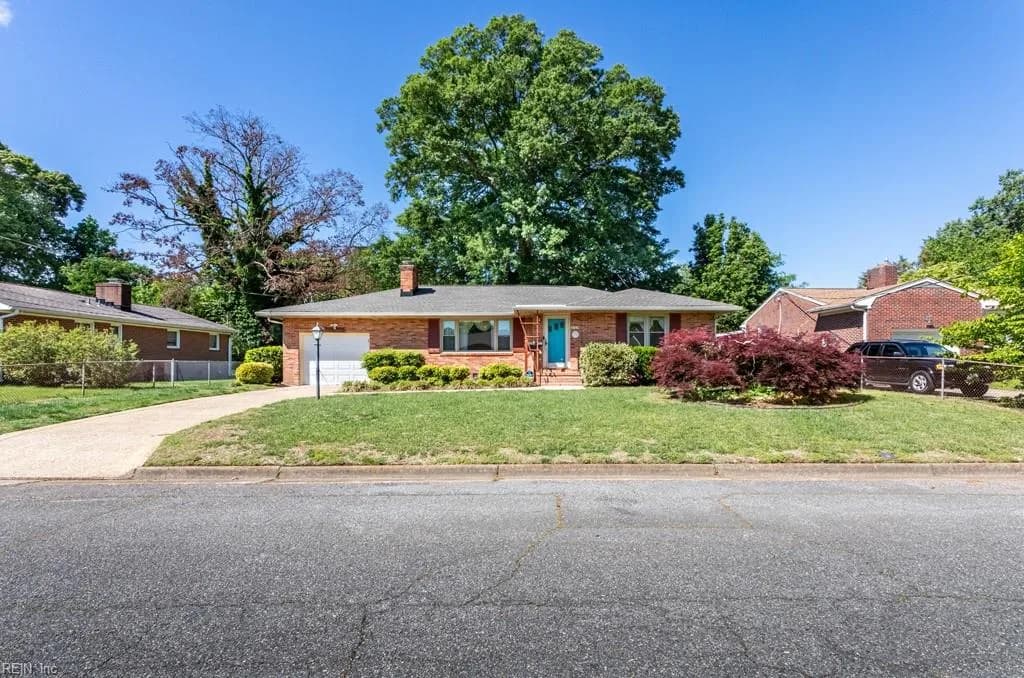 113 Adams DR, NEWPORTNEWS VA 23601 - Photo 2