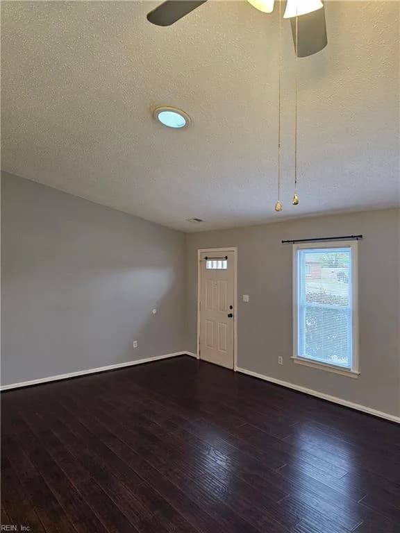 1207 Haig CIR, VIRGINIABEACH VA 23453 - Photo 4