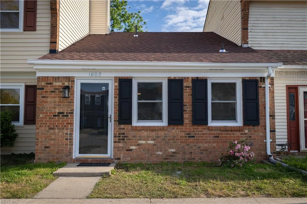 1602 Fairfax DR, Virginia Beach — 2 bed Residential, 900 sqft
