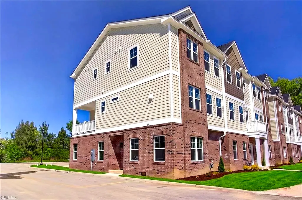 615 Commonwealth DR, YORKTOWN VA 23693